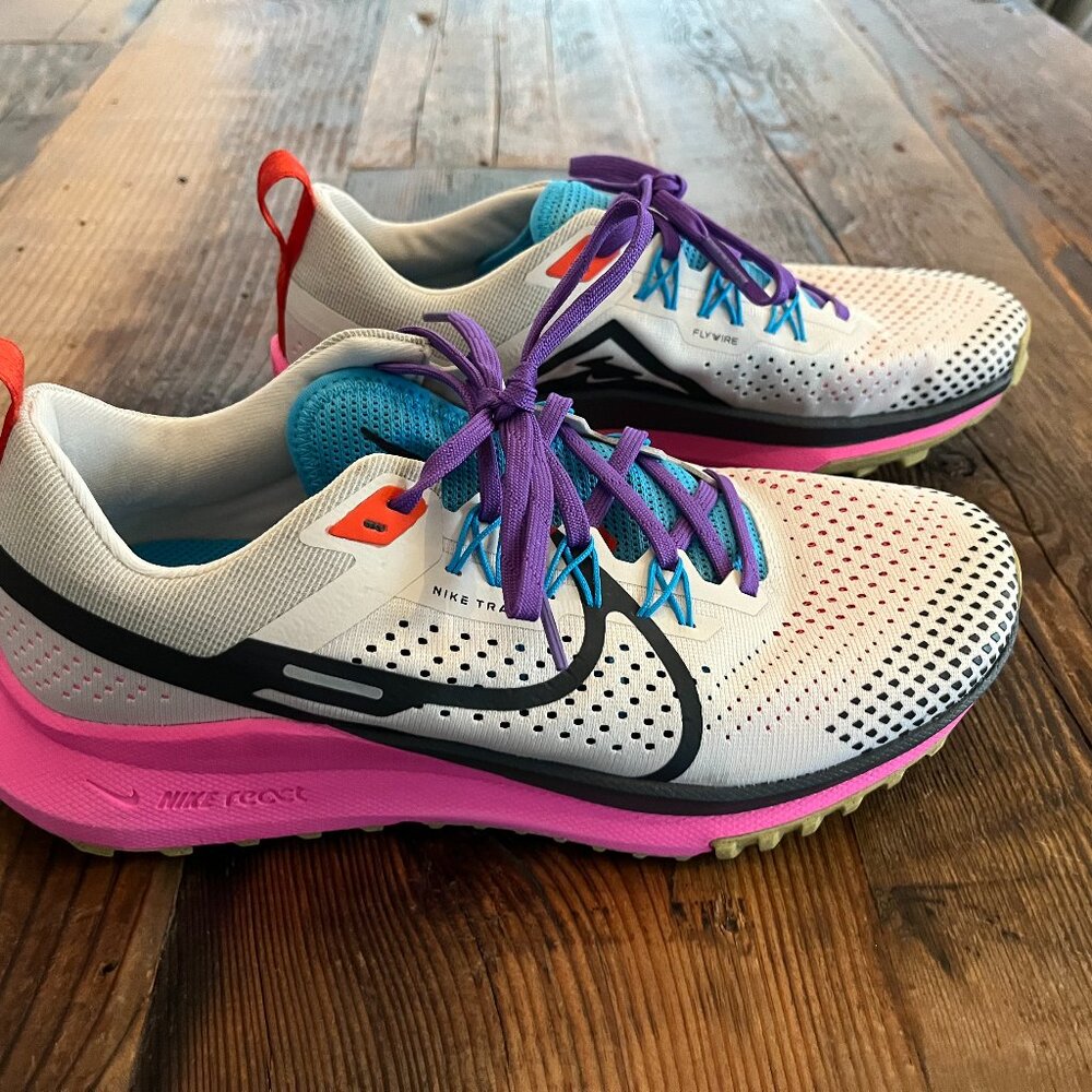 Women's Nike Pegasus Trail 4 - Size 9.5